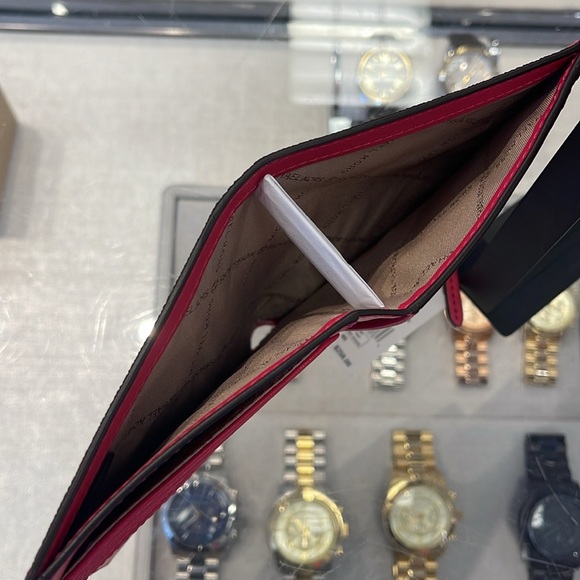 Michael Kors Jet Set Travel Passport Wallet
Electric Pink Signature NWT - Picture 15 of 16